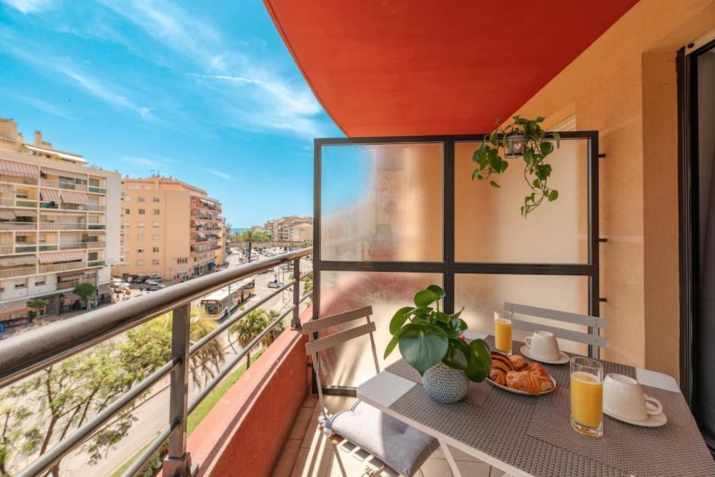Appartement Cosy Au Centre Ville De Menton Bagian luar foto
